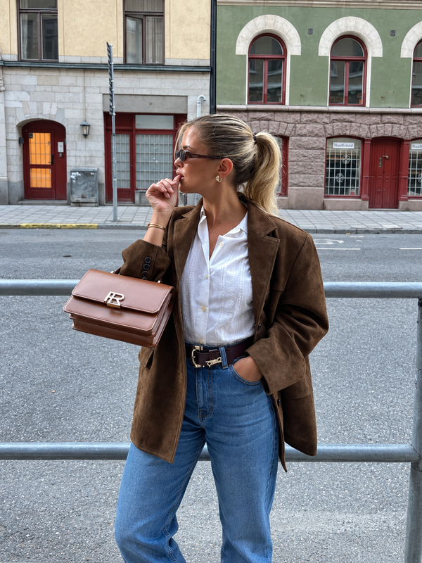 Jaqueta blazer oversize em camurça castanho