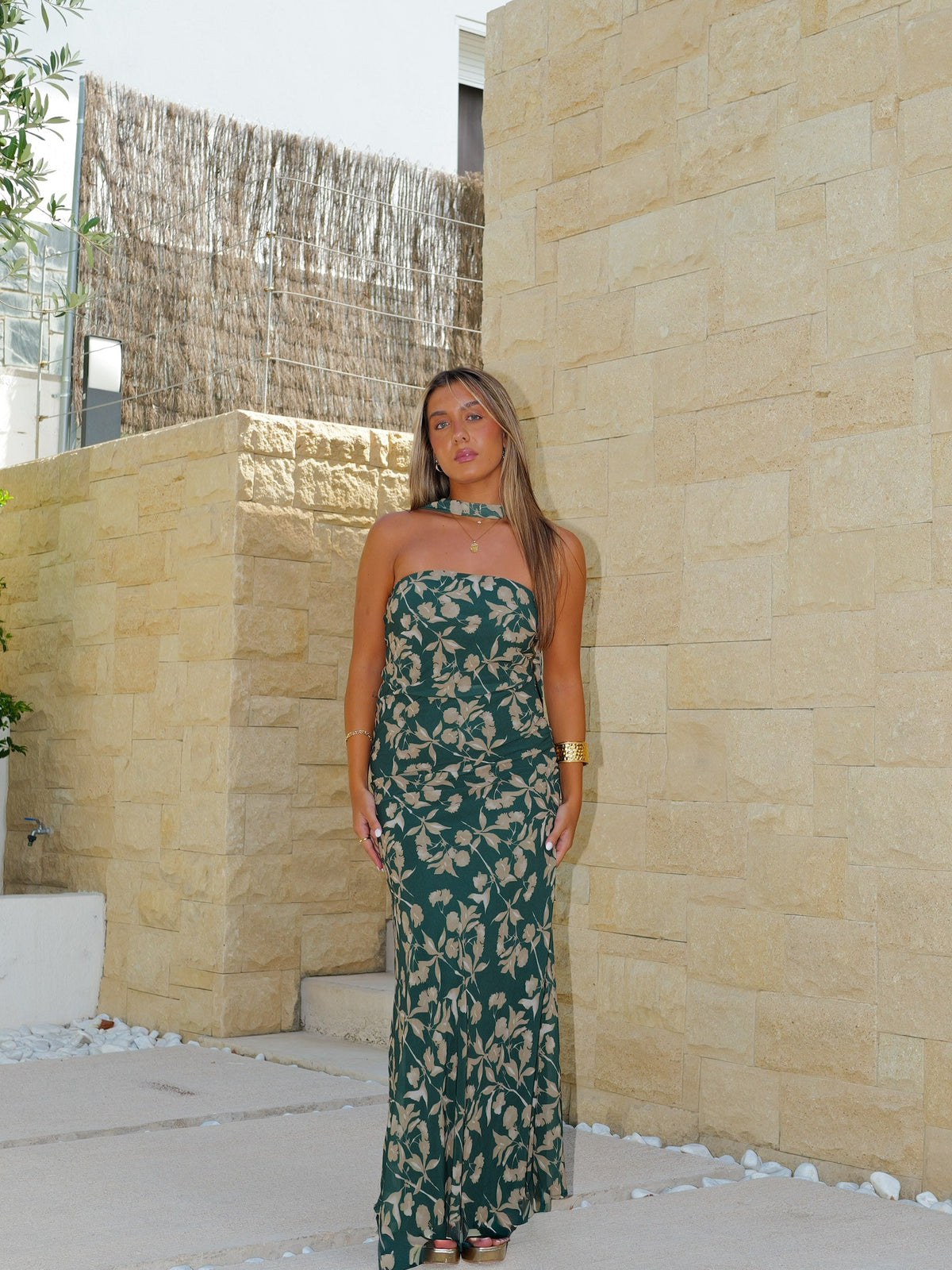 Vestido comprido com gola choker em tule verde