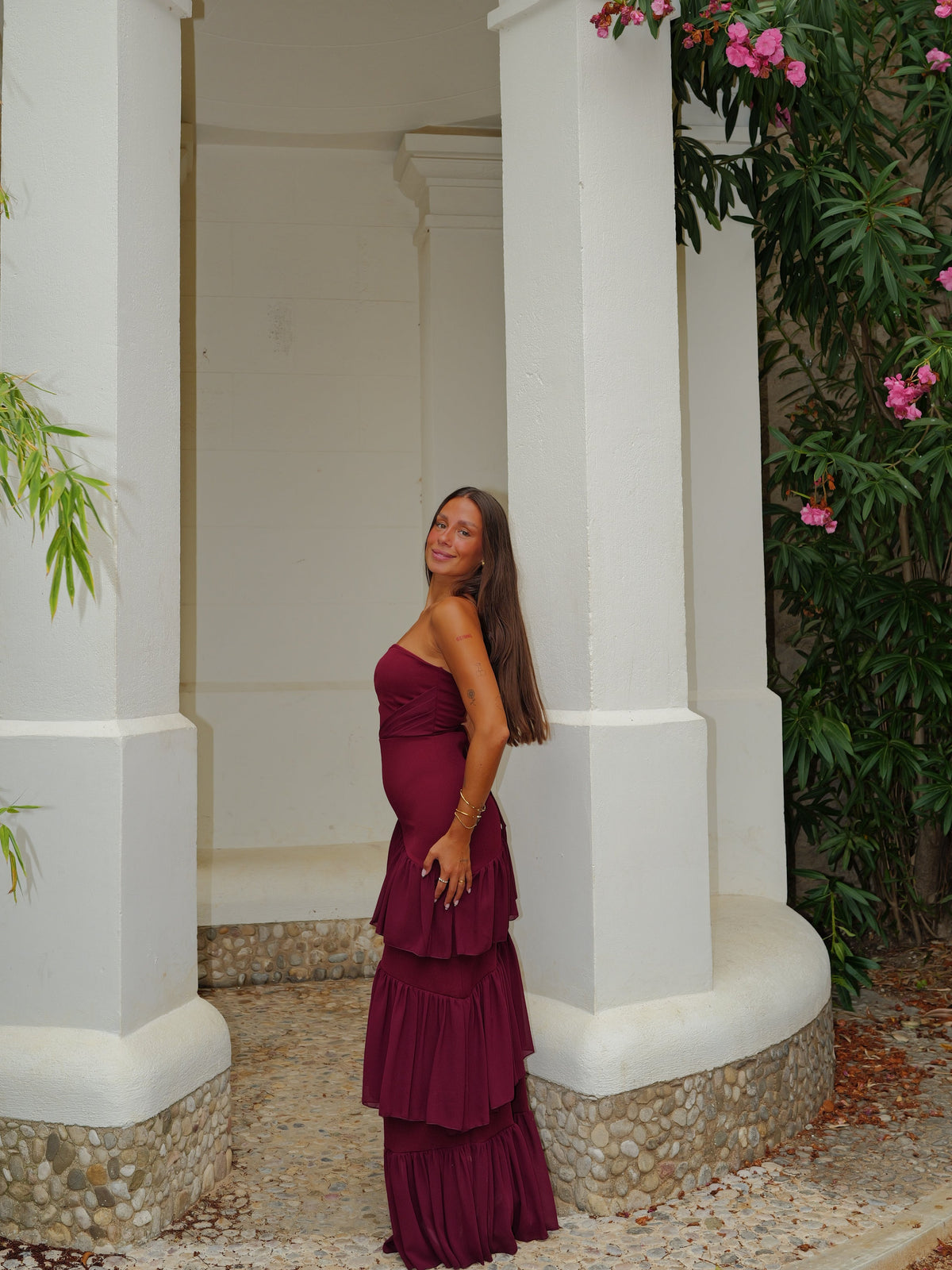 Vestido com estampa em tule e detalhes em bordô
