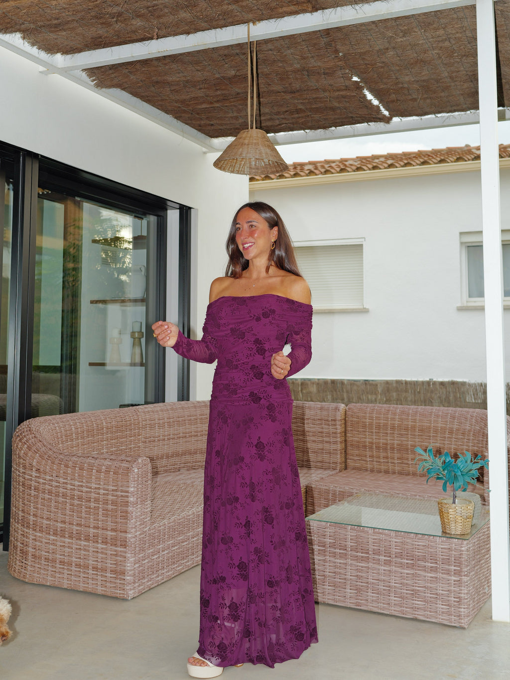 Vestido comprido de tule estampado com veludo bordô