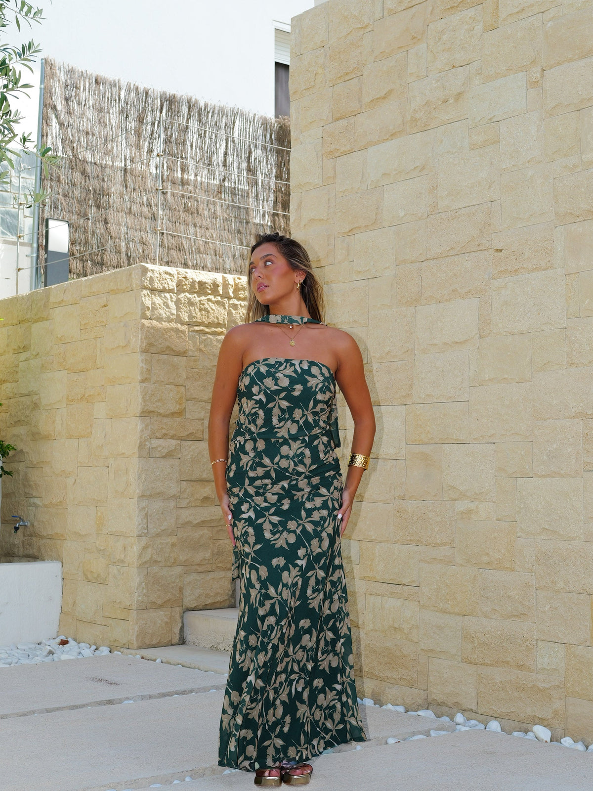 Vestido comprido com gola choker em tule verde