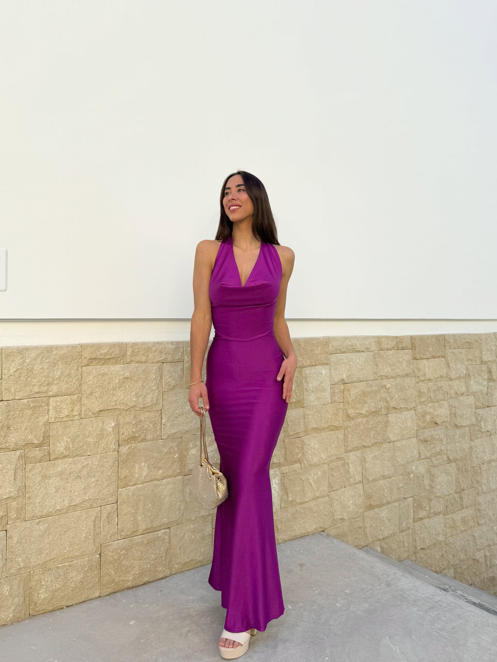 Vestido longo em cascata cor de amarena