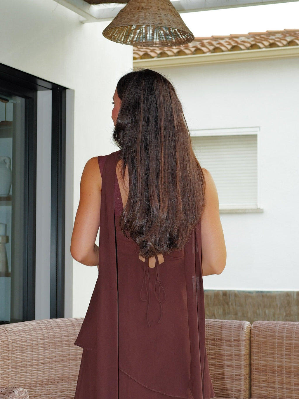 Vestido comprido com folhos e decote em lurex castanho