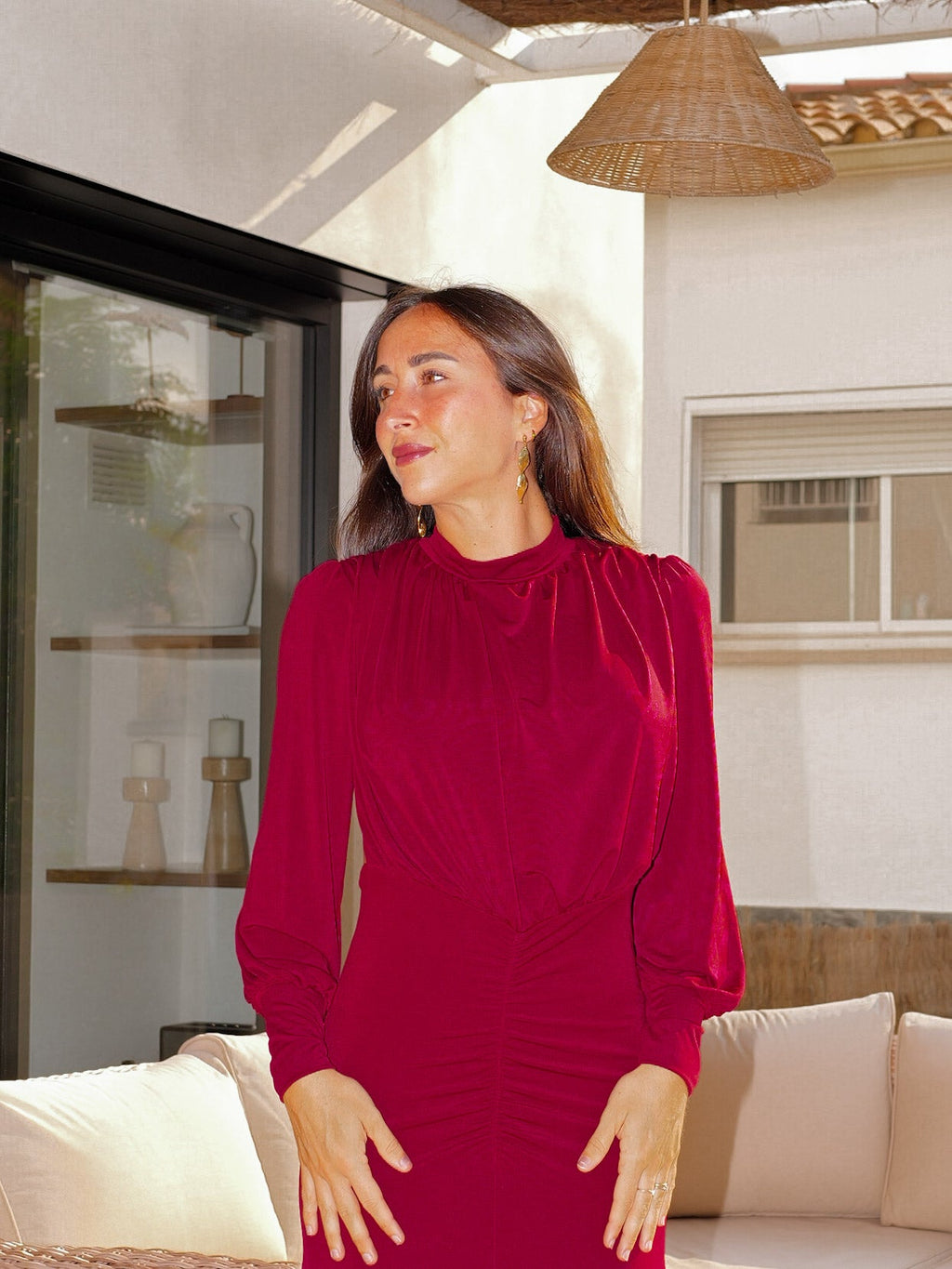 Vestido comprido franzido nas costas, cor bordô