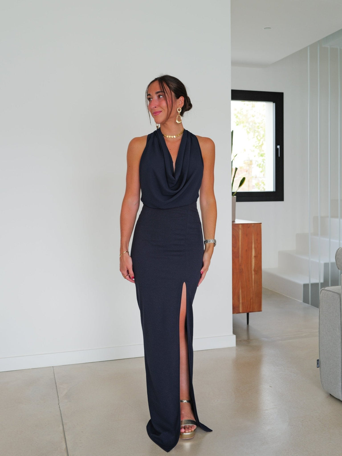 Vestido em cascata de tule azul-marinho
