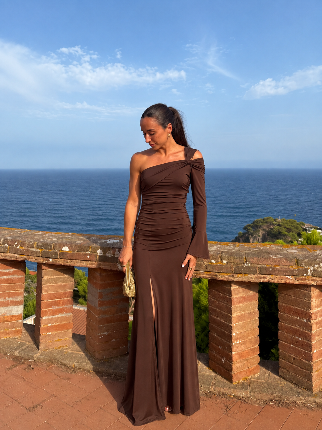 Vestido assimétrico com laço, de manga comprida, cor de chocolate