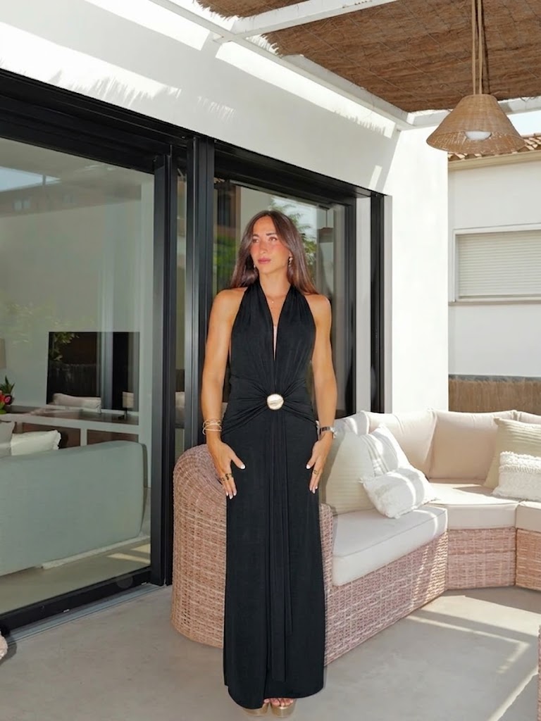 Vestido comprido com decote em V e detalhes em preto