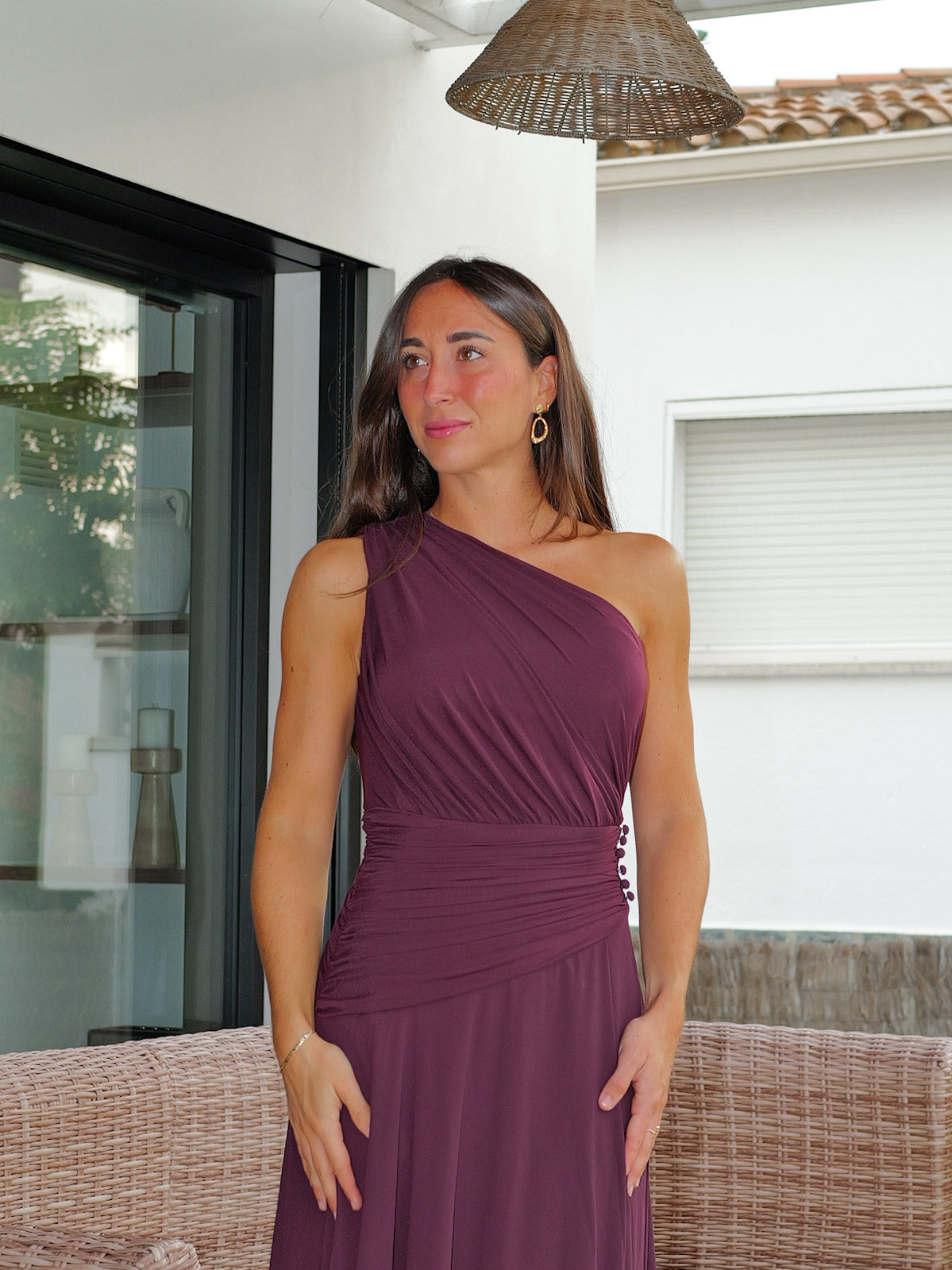 Vestido comprido assimétrico com botões, cor de beringela