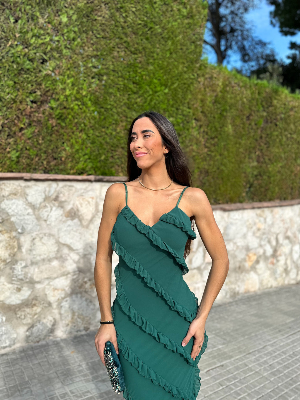 Vestido com folhos em crepe cor de garrafa