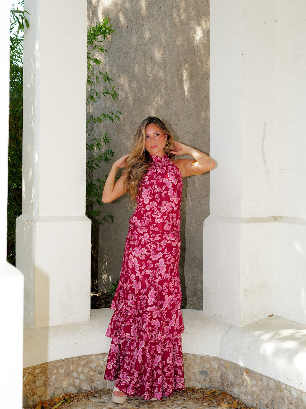 Conjunto halter estampado com folhos em cor de bordô