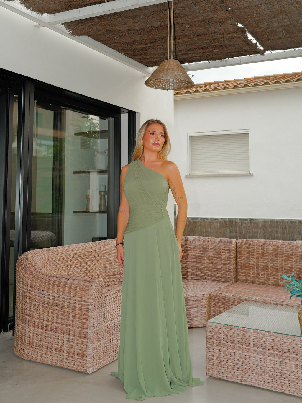 Vestido comprido assimétrico com botões verde-oliva