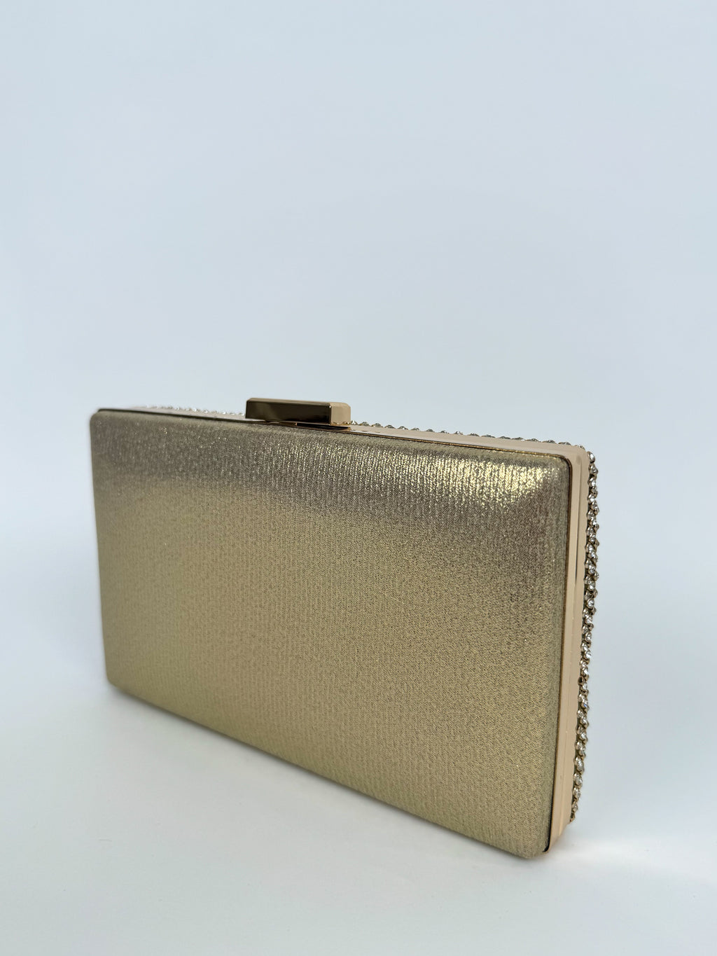 Clutch com brilhos dourados com efeito