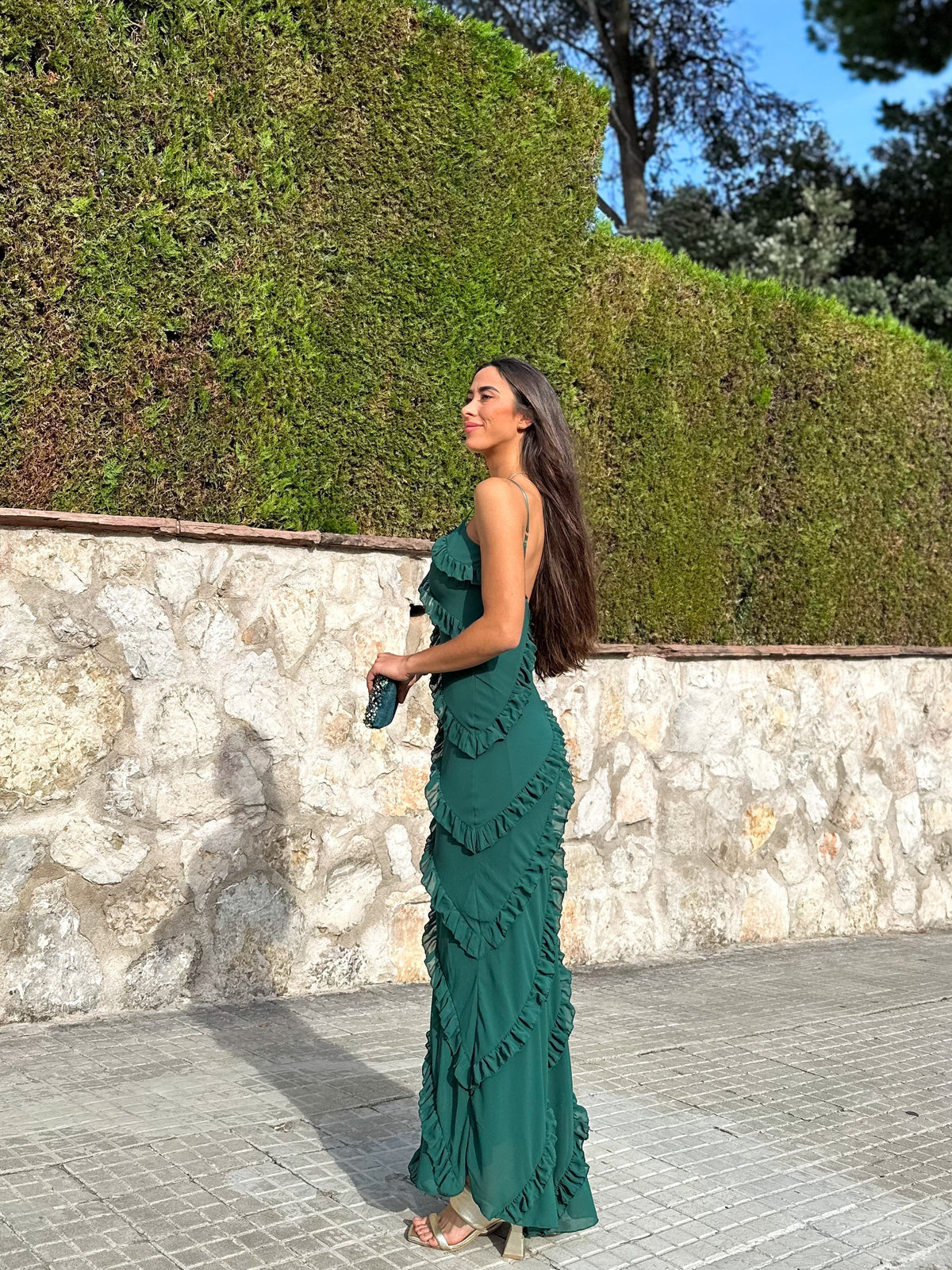 Vestido com folhos em crepe cor de garrafa