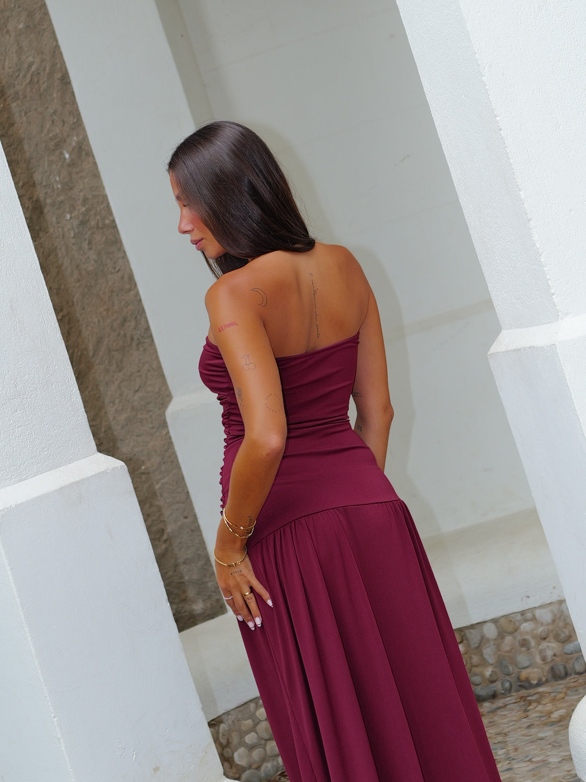Vestido comprido com franzido, cor bordô