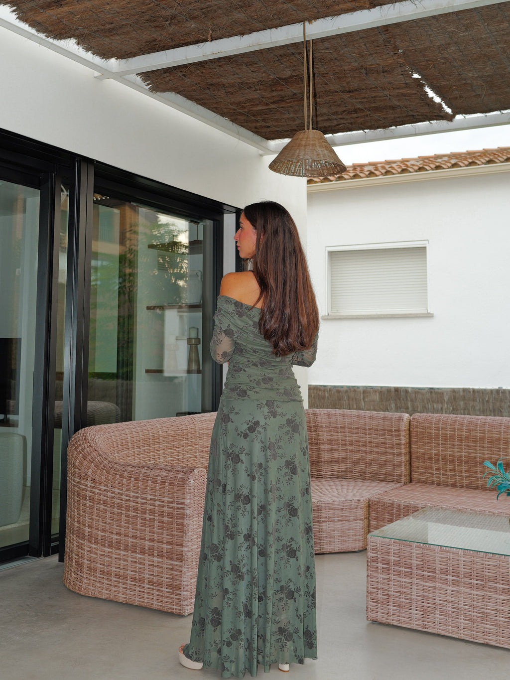 Vestido comprido de tule estampado em veludo verde-oliva