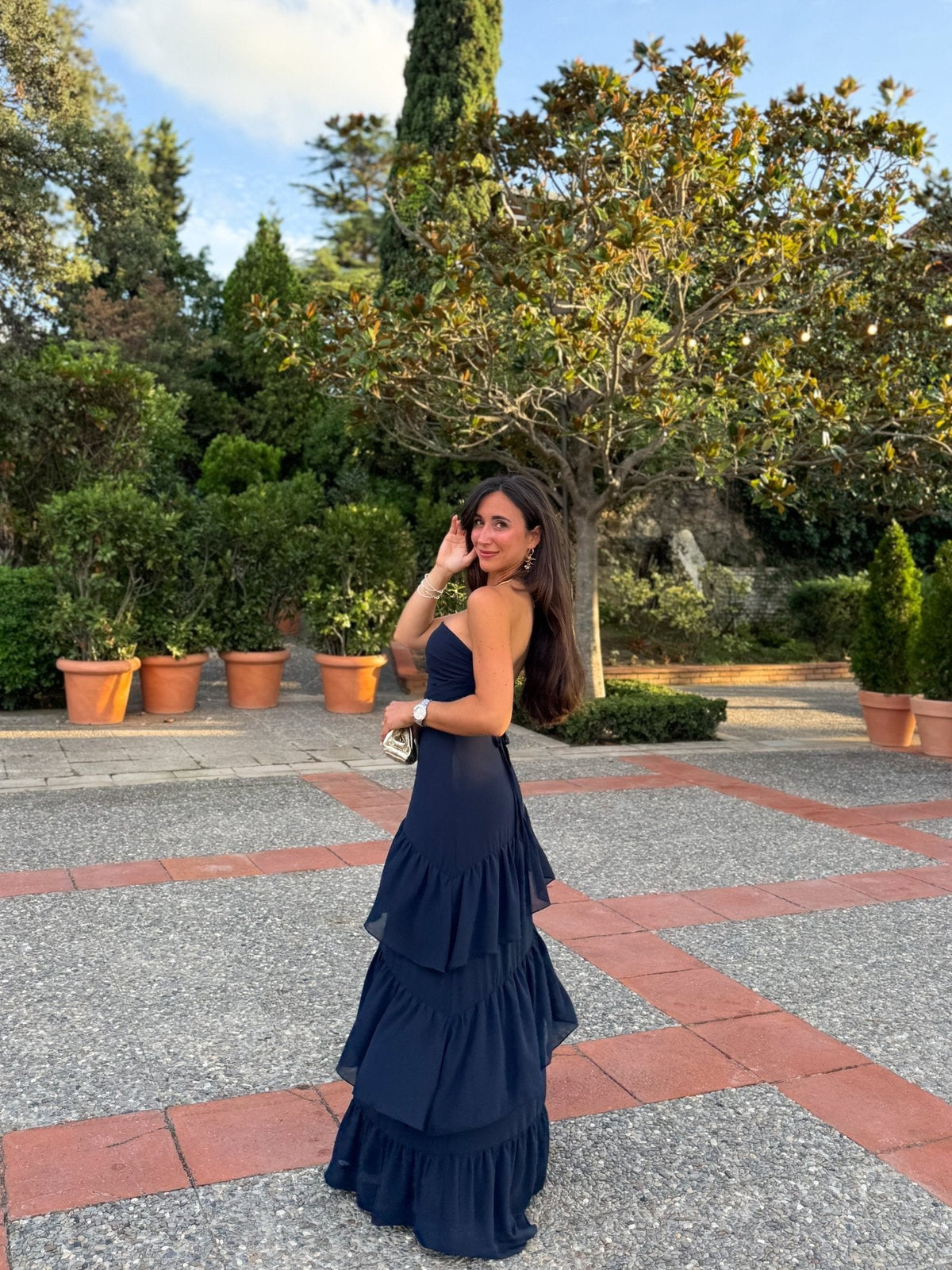 Vestido com estampa de tule e detalhes em azul-marinho