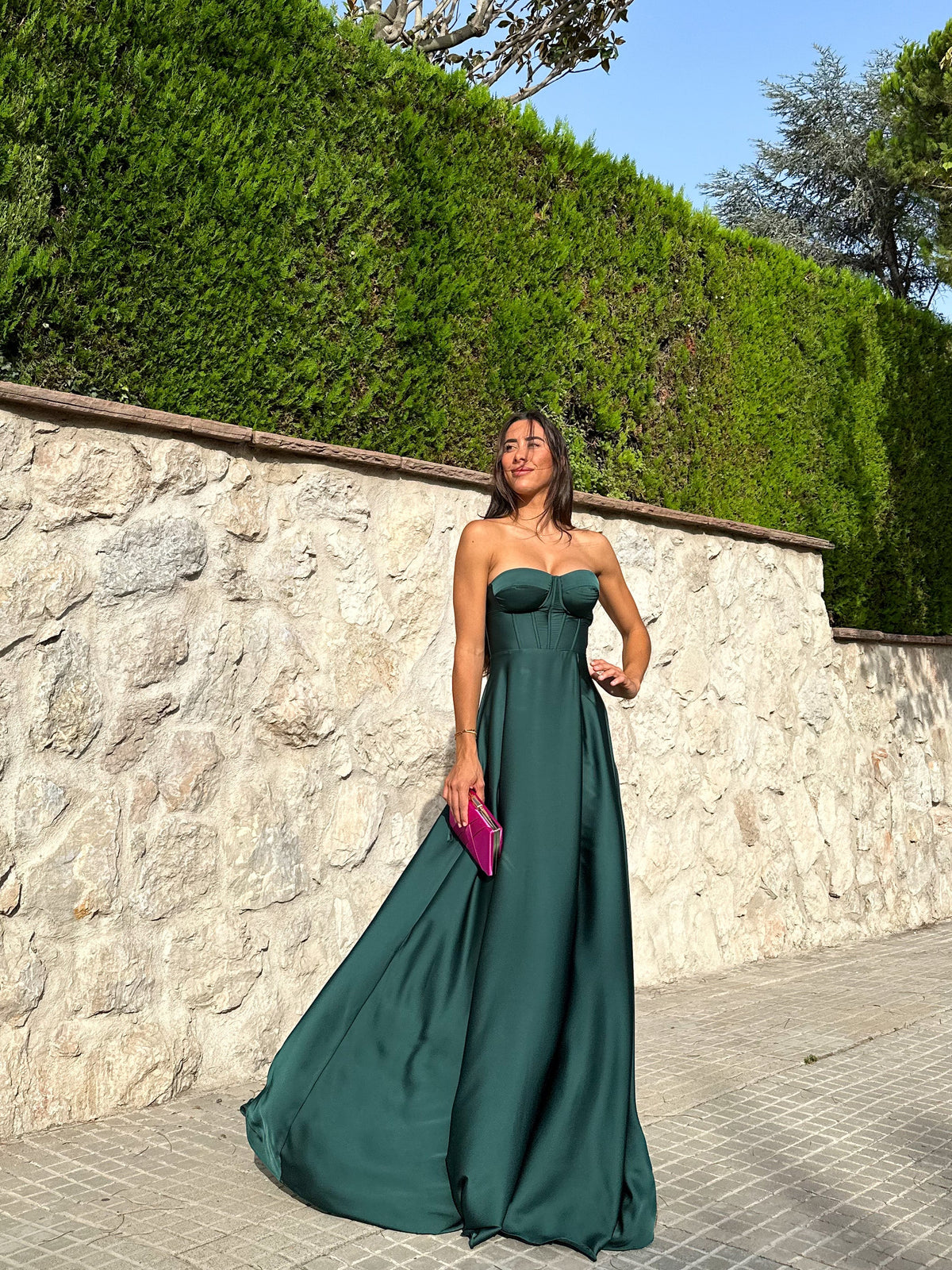Vestido tipo corpete com a palavra «garrafa»