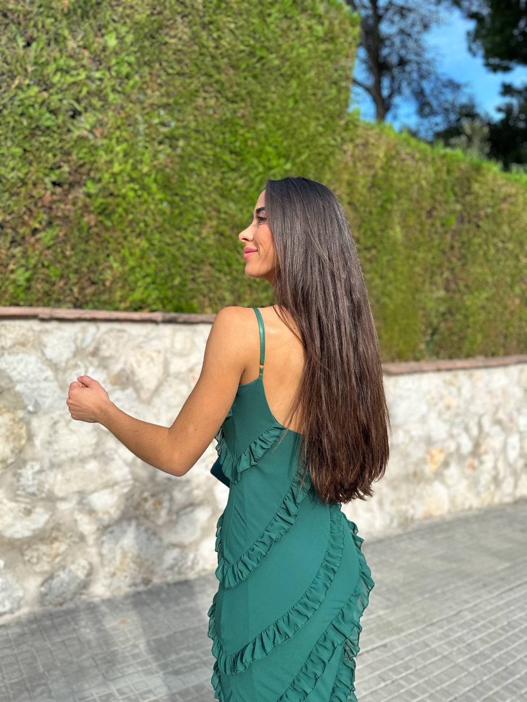 Vestido com folhos em crepe cor de garrafa