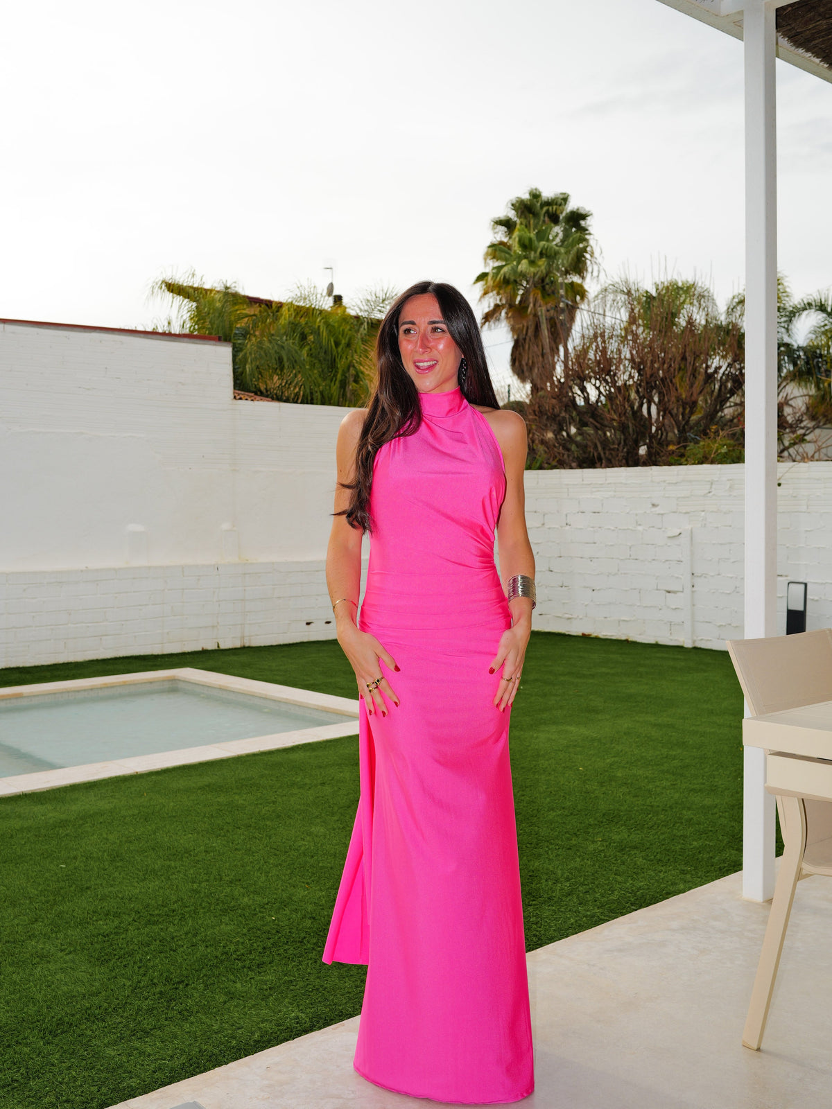 Vestido halter franzido nas costas, cor fúcsia