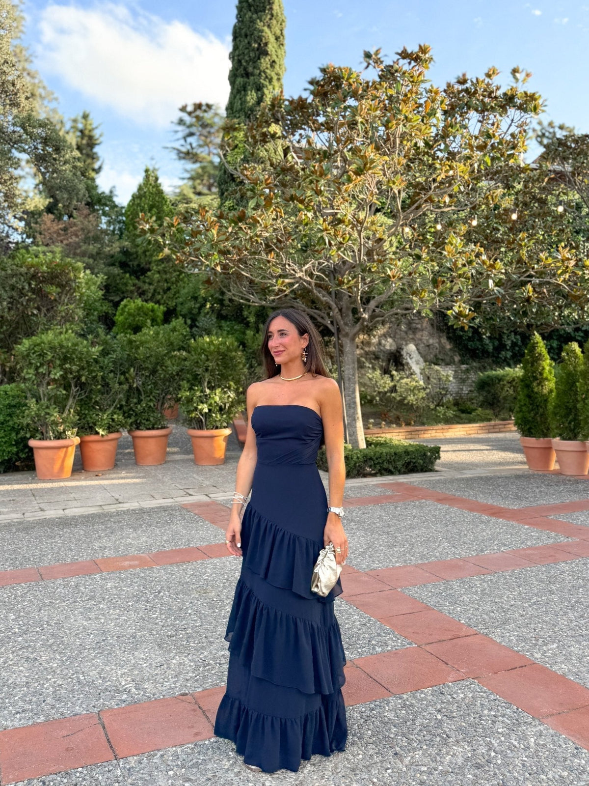 Vestido com estampa de tule e detalhes em azul-marinho