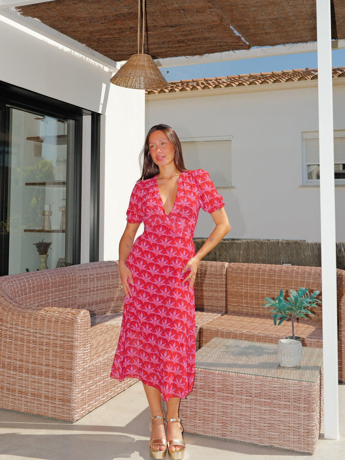 Vestido midi cruzado com mangas estampado com padrão «caldera»
