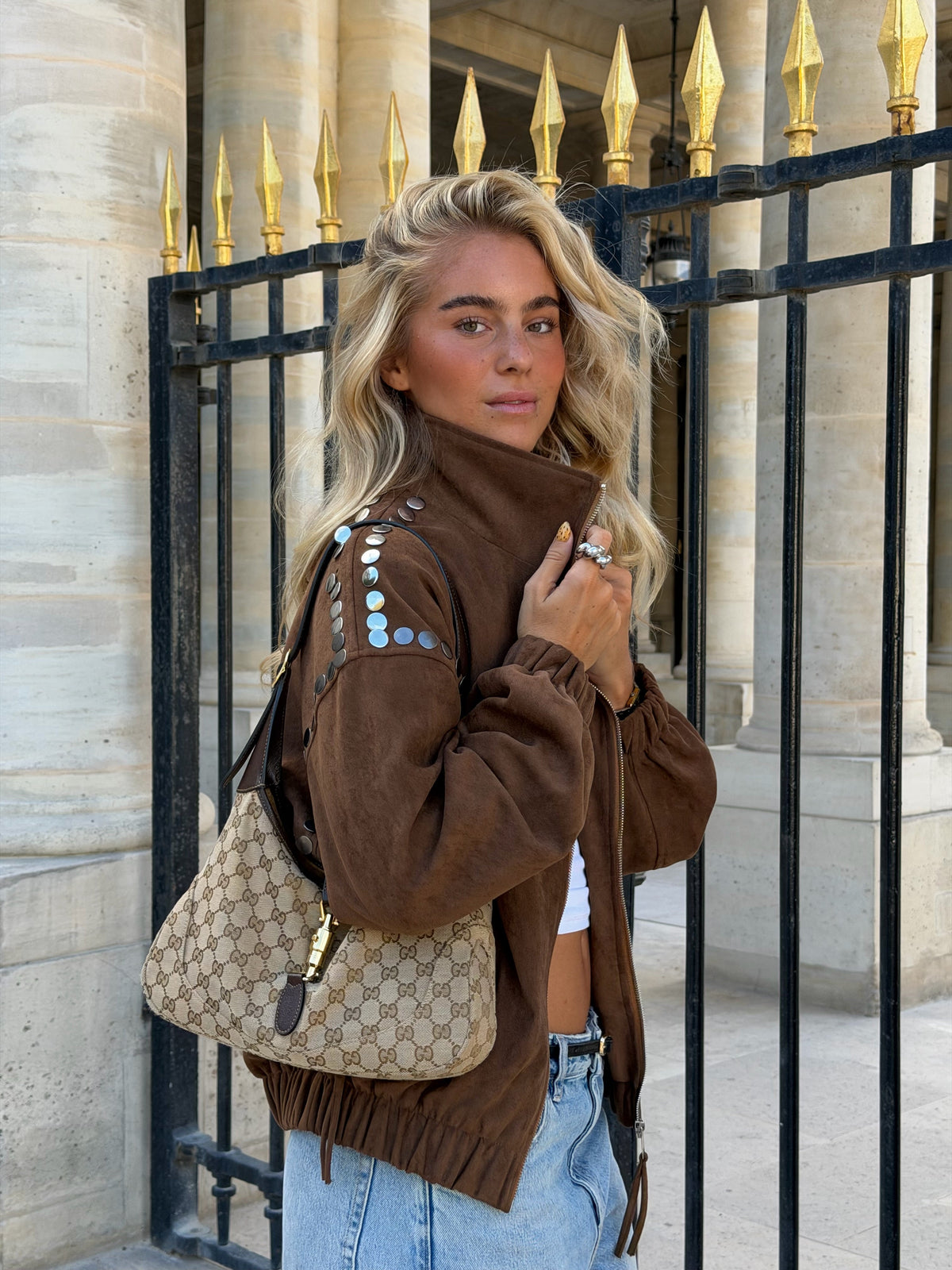 Chaqueta bomber Sasha con tachuelas
