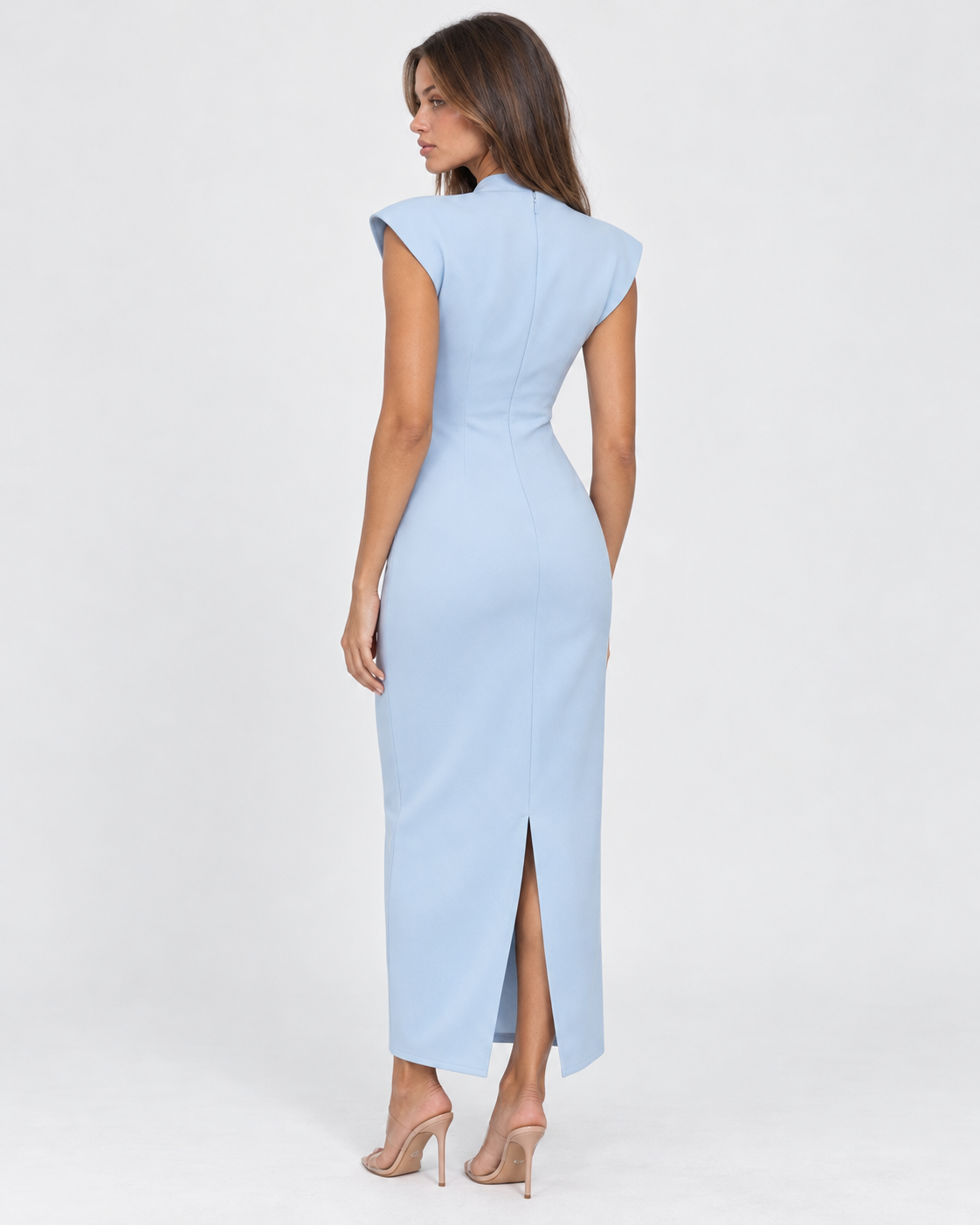 Vestido largo con escote en V y hombros estructurados