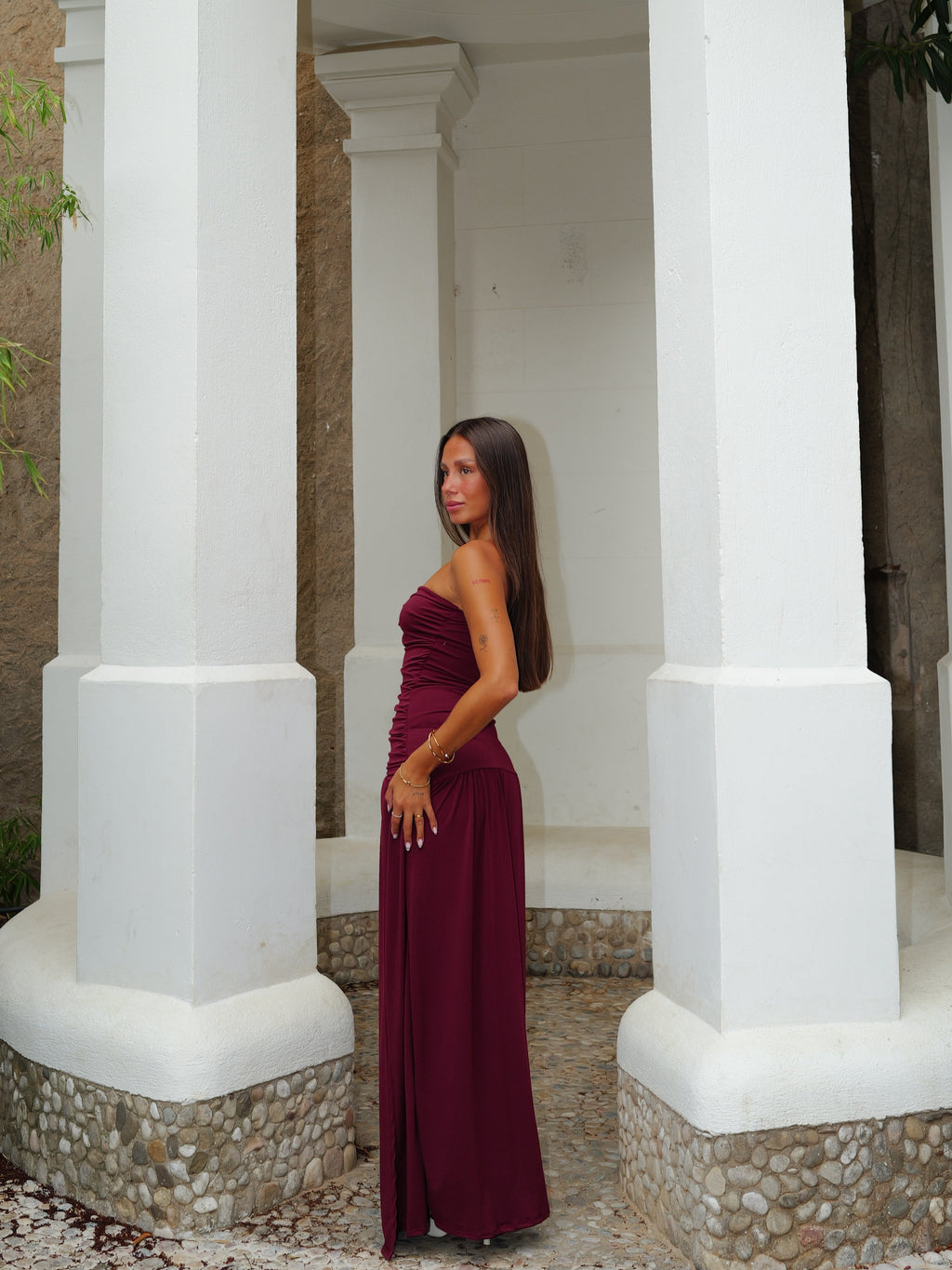 Vestido comprido com franzido, cor bordô