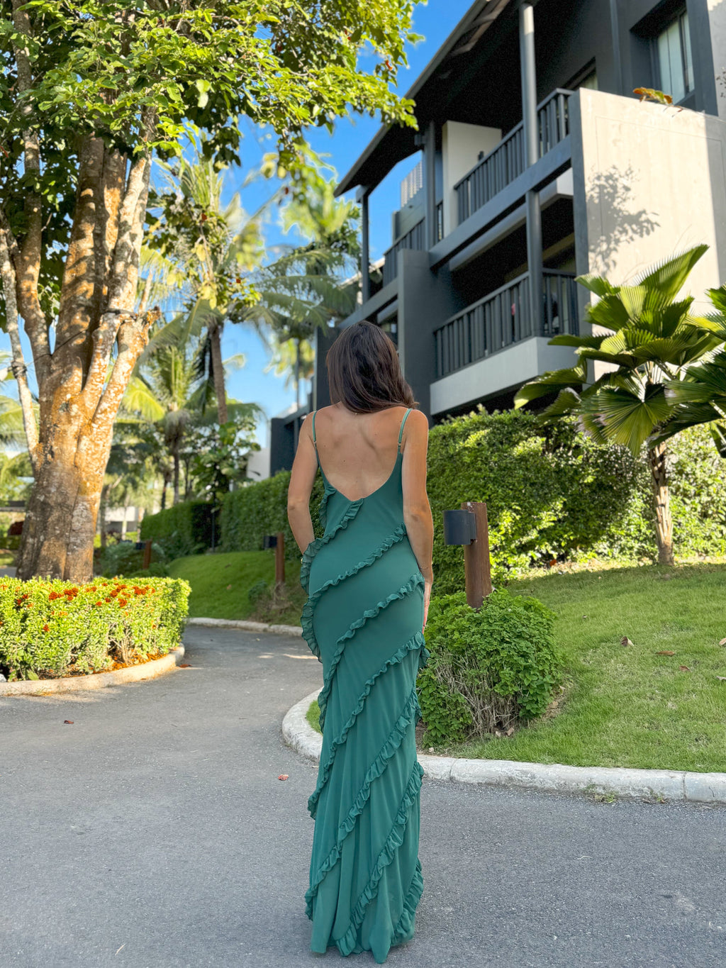 Vestido com folhos em crepe cor de garrafa