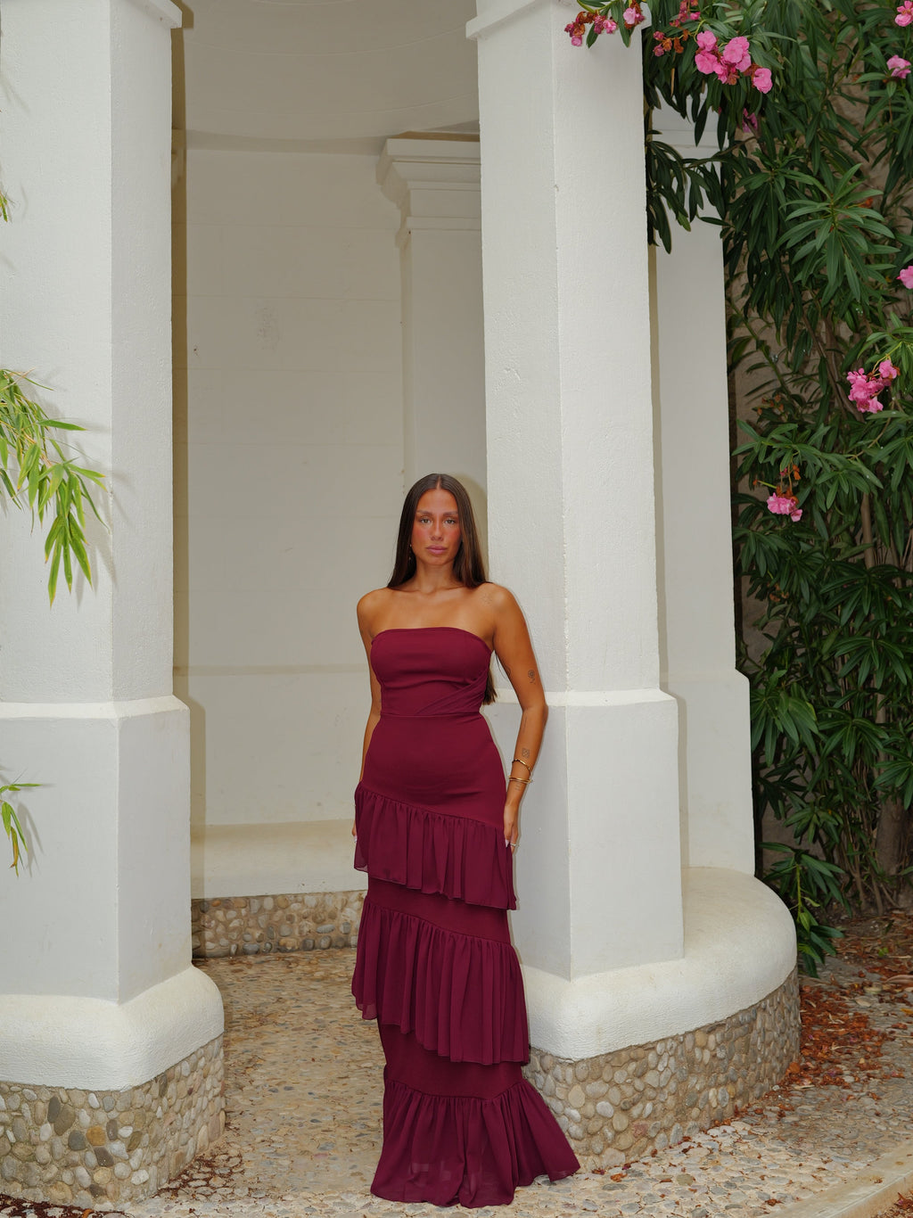 Vestido com estampa em tule e detalhes em bordô