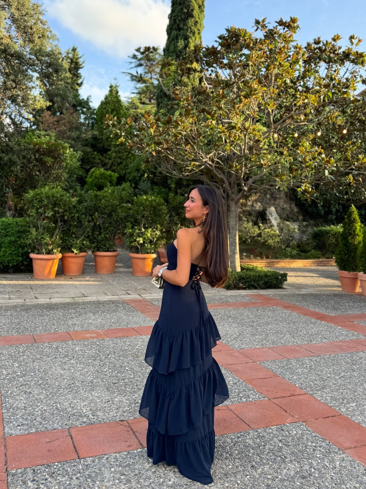 Vestido com estampa de tule e detalhes em azul-marinho