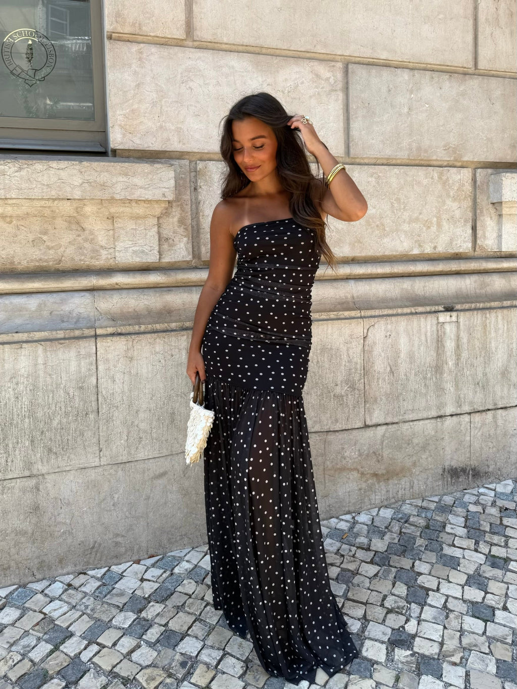 Vestido preto de bolinhas