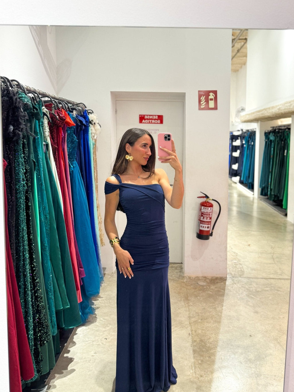 Vestido assimétrico com alças em azul-marinho