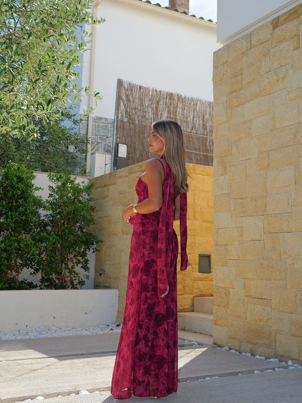 Vestido de georgette com padrão em cor de bordô