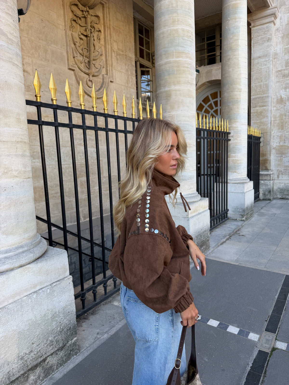 Chaqueta bomber Sasha con tachuelas