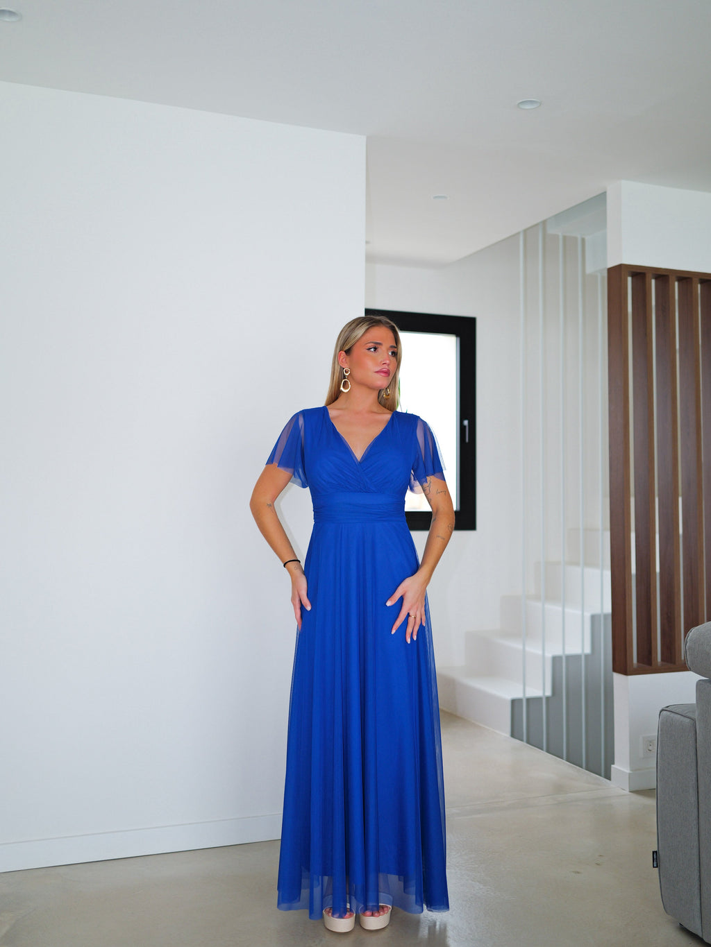 Vestido de tule com mangas curtas