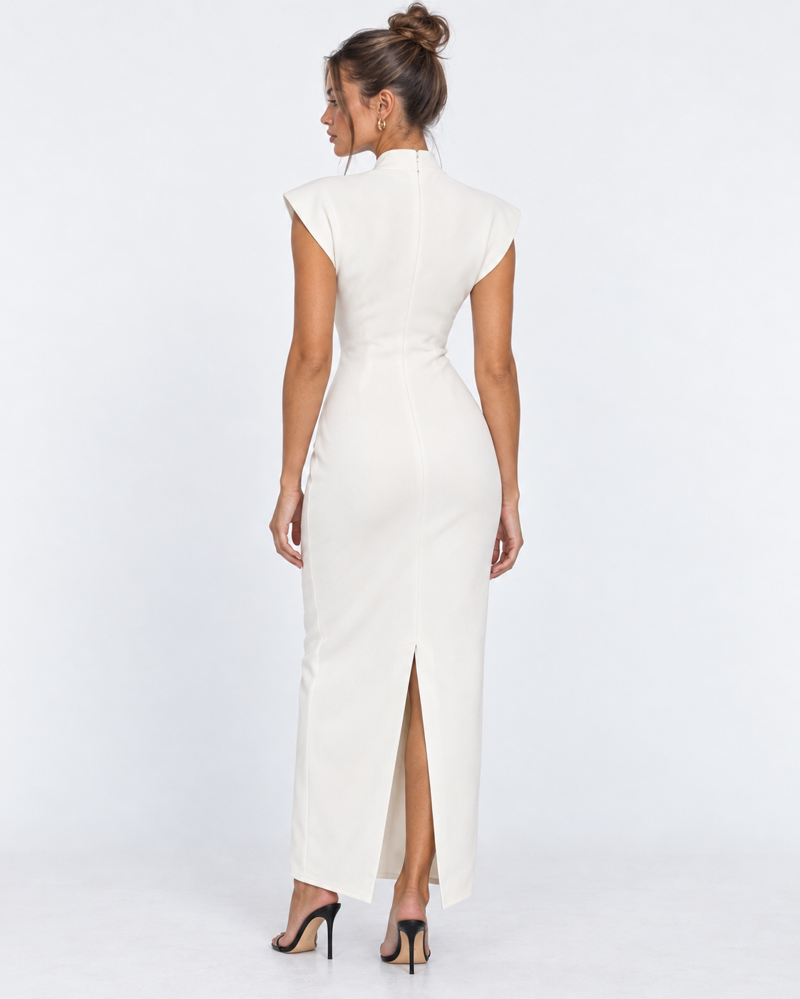 Vestido largo con escote en V y hombros estructurados