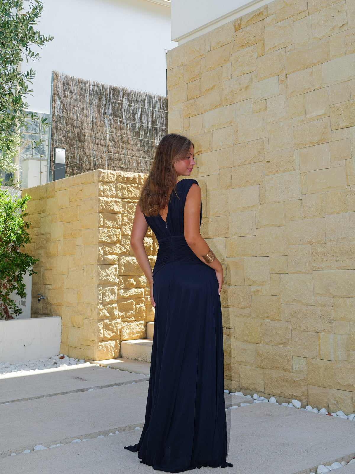 Vestido comprido com decote em V, riscas e franzido, cor azul-marinho