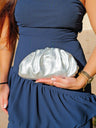 Cartera de mano de piel, estilo «bolsita de caramelo», plateada