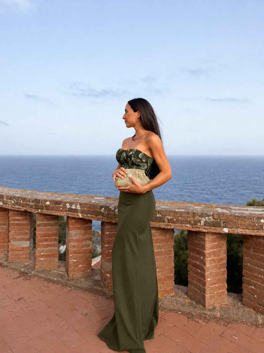 Vestido tipo espartilho com padrão em tom de azeitona