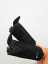 Bota de tacón alto con tachuelas, en negro
