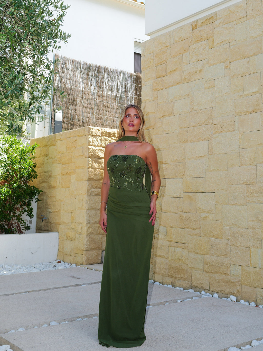 Vestido de tule drapeado com brilhos, cor de azeitona