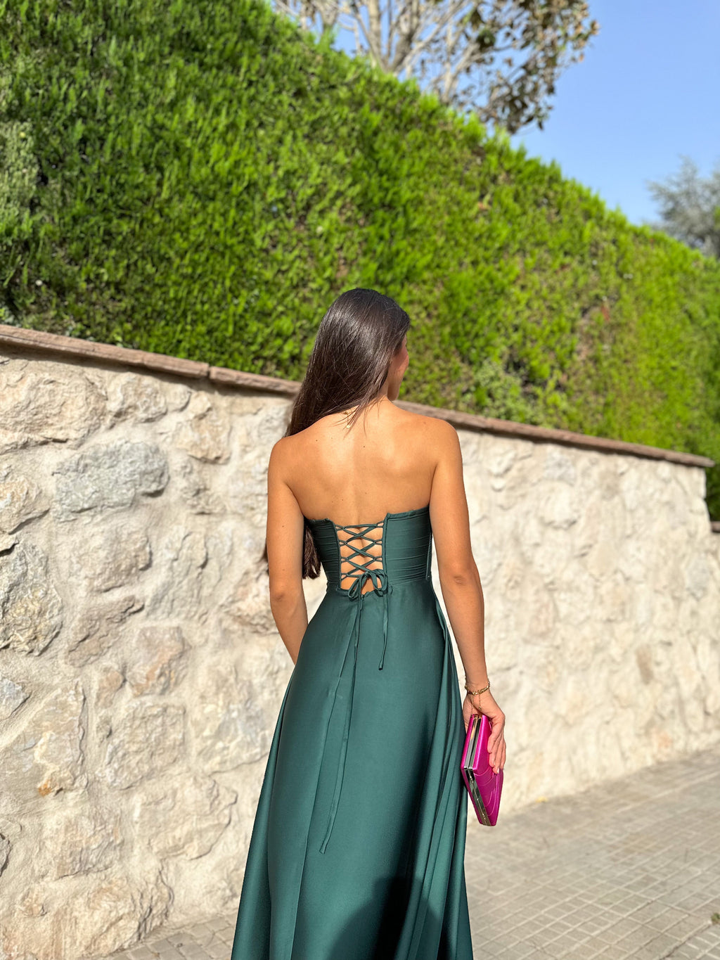 Vestido tipo corpete com a palavra «garrafa»