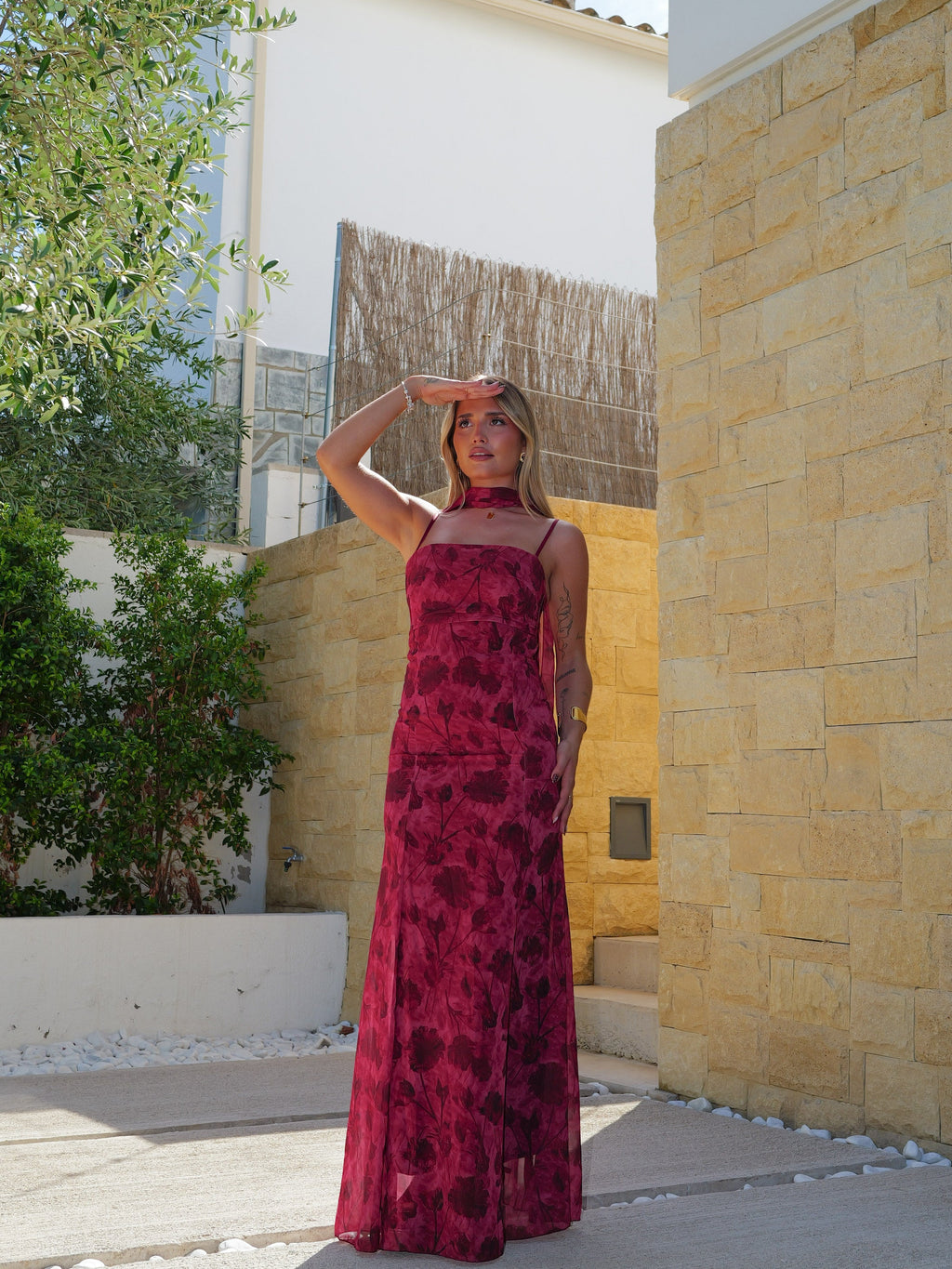 Vestido de georgette com padrão em cor de bordô
