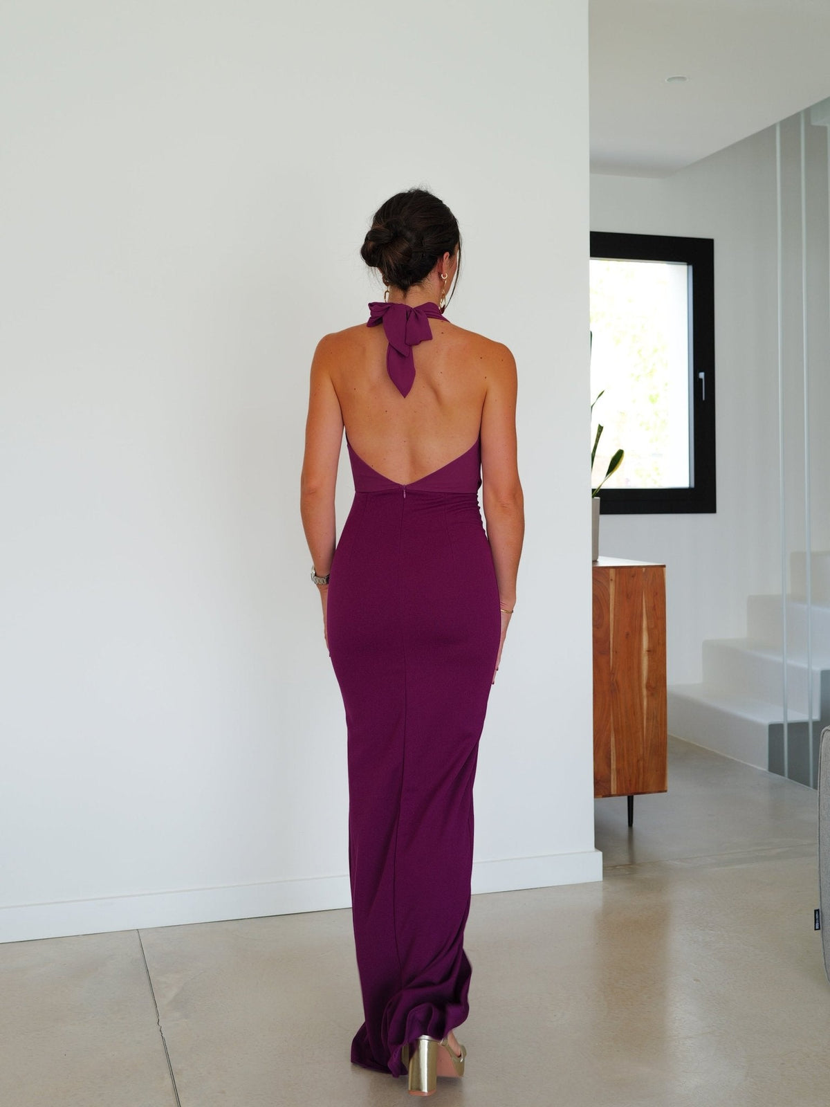 Vestido em cascata de tule cor de beringela