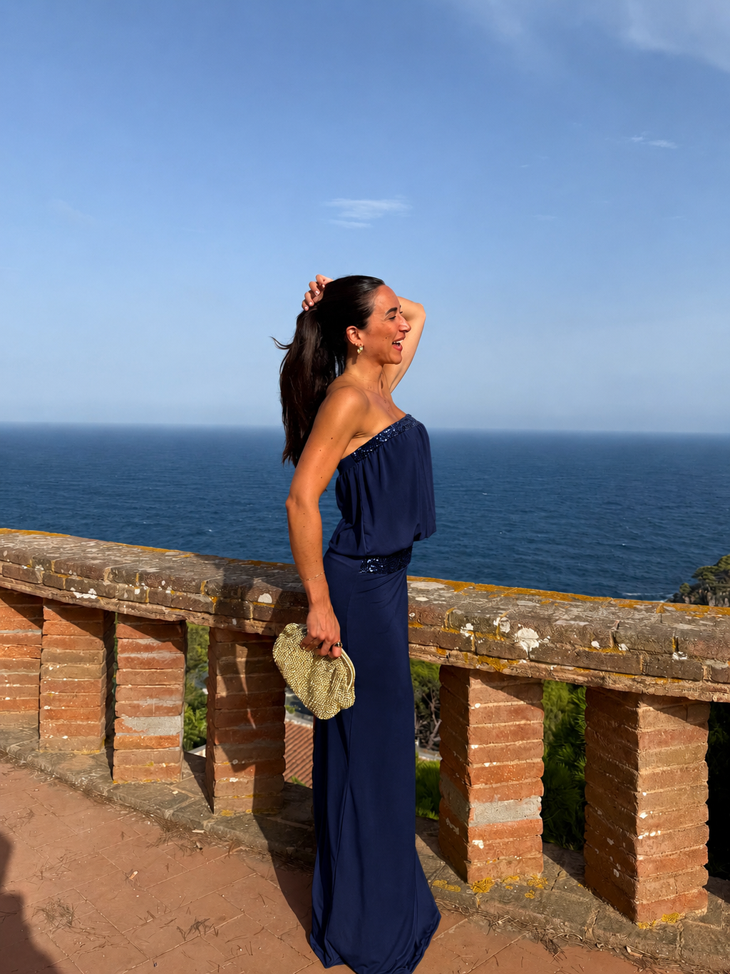 Vestido longo com padrão de purpurina azul-marinho