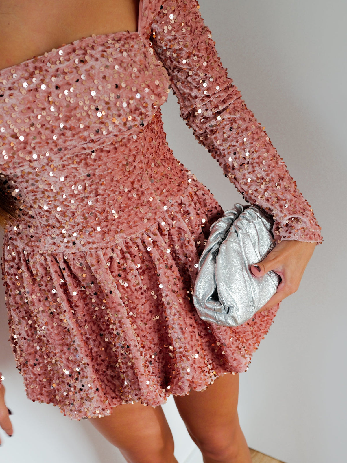 Clutch em pele, estilo «bombonera», prateada