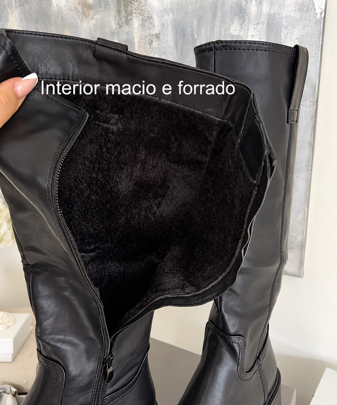 Botas altas negras de suela gruesa en piel sintética