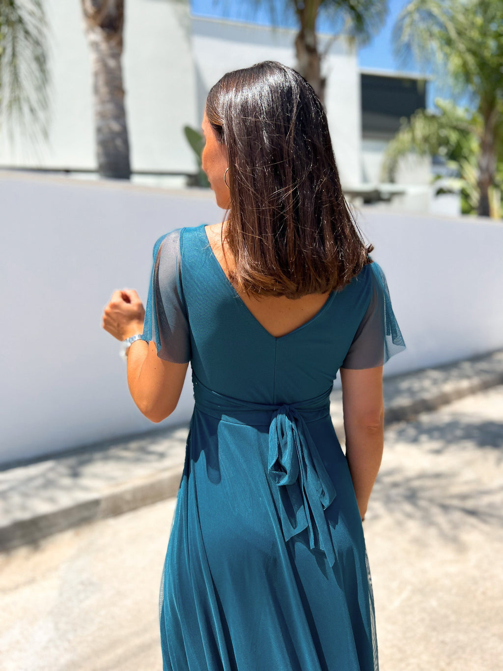 Vestido de tule com mangas azul-petróleo