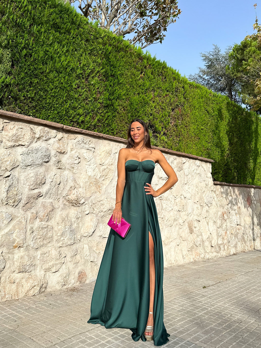 Vestido tipo corpete com a palavra «garrafa»
